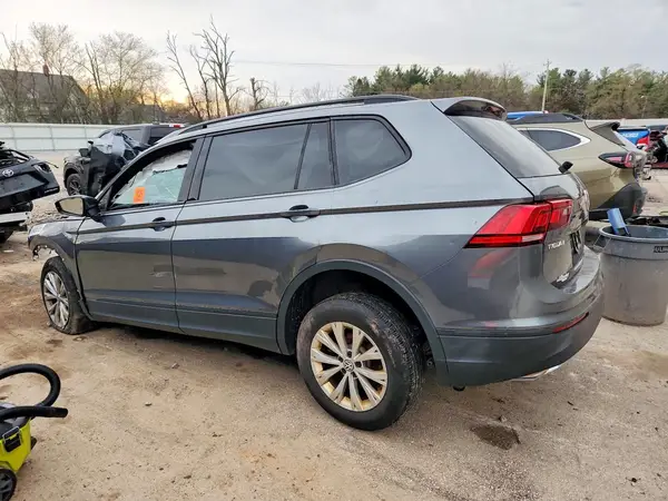3VV0B7AX9JM158304 2018 VOLKSWAGEN TIGUAN - Image 2