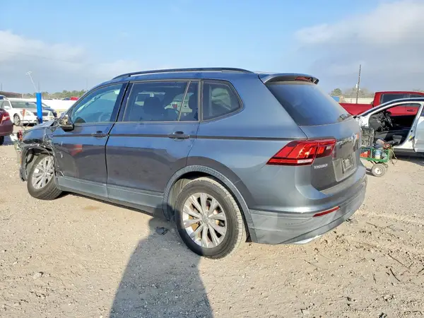 3VV0B7AXXJM011747 2018 VOLKSWAGEN TIGUAN - Image 2