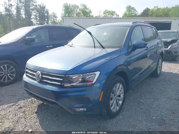 3VV0B7AXXJM018455 2018 VOLKSWAGEN TIGUAN - Image 2