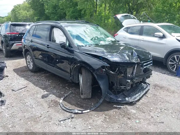 3VV0B7AXXJM021825 2018 VOLKSWAGEN TIGUAN - Image 1