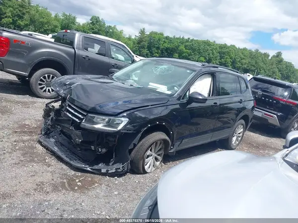 3VV0B7AXXJM021825 2018 VOLKSWAGEN TIGUAN - Image 2