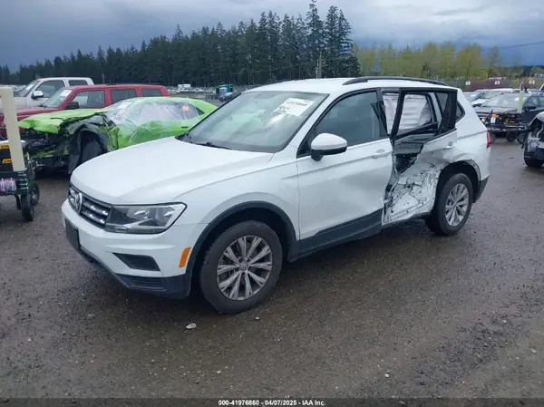3VV0B7AXXJM051617 2018 VOLKSWAGEN TIGUAN - Image 2