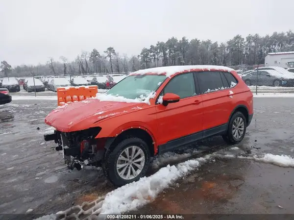 3VV0B7AXXJM133282 2018 VOLKSWAGEN TIGUAN - Image 2