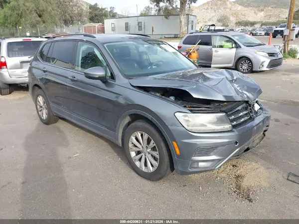 3VV1B7AX0JM010711 2018 VOLKSWAGEN TIGUAN - Image 1