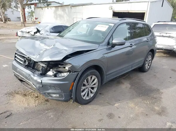 3VV1B7AX0JM010711 2018 VOLKSWAGEN TIGUAN - Image 2