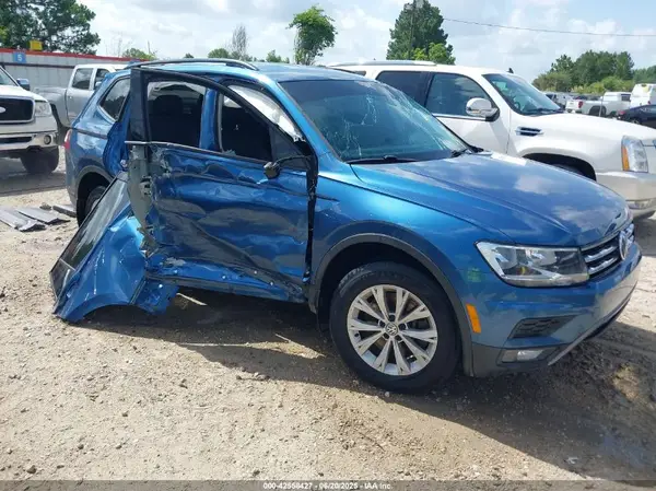 3VV1B7AX0JM028674 2018 VOLKSWAGEN TIGUAN - Image 1