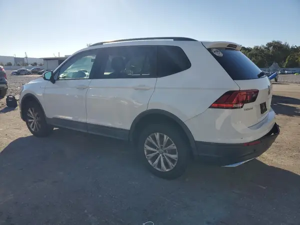 3VV1B7AX0JM033180 2018 VOLKSWAGEN TIGUAN - Image 2