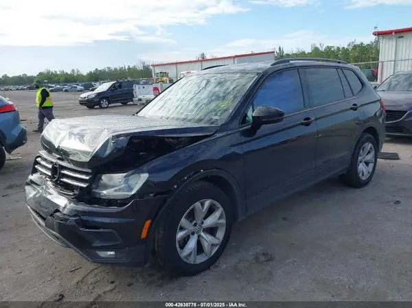 3VV1B7AX0JM034619 2018 VOLKSWAGEN TIGUAN - Image 2