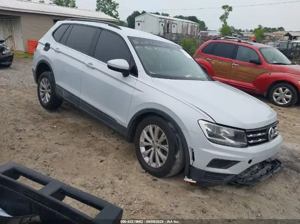 3VV1B7AX0JM041120 2018 VOLKSWAGEN TIGUAN - Image 1