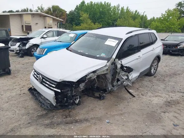 3VV1B7AX0JM041120 2018 VOLKSWAGEN TIGUAN - Image 2