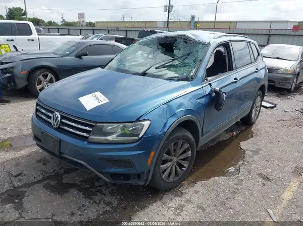 3VV1B7AX0JM044230 2018 VOLKSWAGEN TIGUAN - Image 2