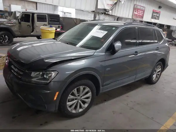3VV1B7AX0JM052358 2018 VOLKSWAGEN TIGUAN - Image 2
