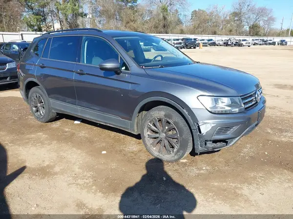 3VV1B7AX0JM064977 2018 VOLKSWAGEN TIGUAN - Image 1