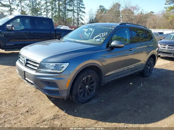 3VV1B7AX0JM064977 2018 VOLKSWAGEN TIGUAN - Image 2