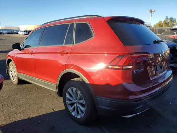 3VV1B7AX0JM065983 2018 VOLKSWAGEN TIGUAN - Image 2