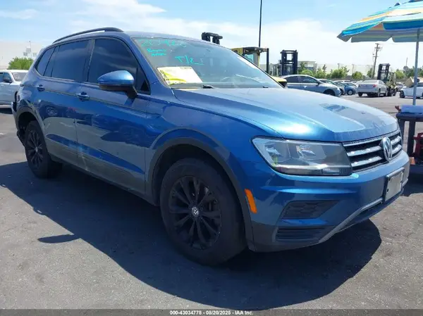 3VV1B7AX0JM088826 2018 VOLKSWAGEN TIGUAN - Image 1