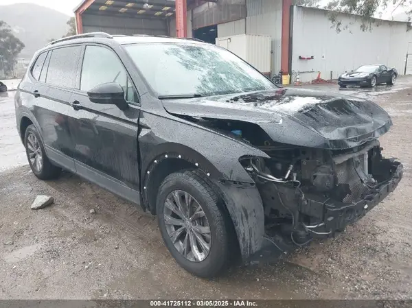 3VV1B7AX0JM101932 2018 VOLKSWAGEN TIGUAN - Image 1