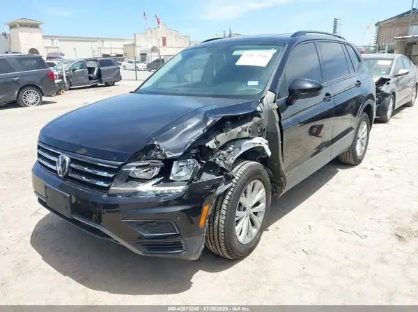 3VV1B7AX0JM104698 2018 VOLKSWAGEN TIGUAN - Image 2