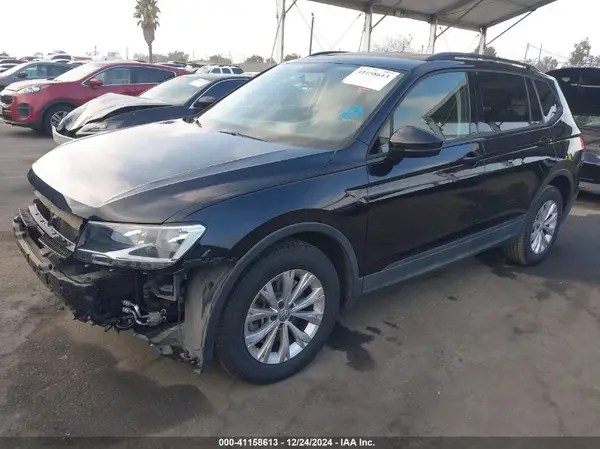 3VV1B7AX0JM118813 2018 VOLKSWAGEN TIGUAN - Image 2
