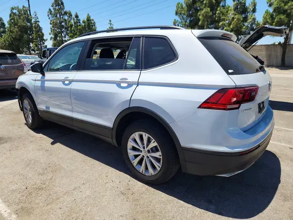 3VV1B7AX0JM208236 2018 VOLKSWAGEN TIGUAN - Image 2