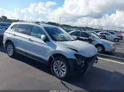 3VV1B7AX0KM064561 2019 VOLKSWAGEN TIGUAN