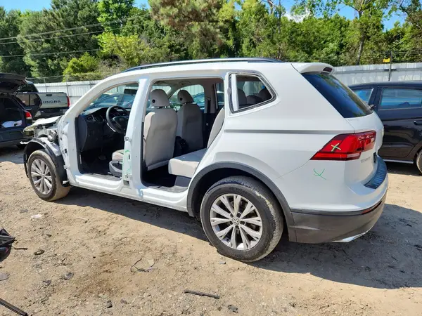 3VV1B7AX0KM125553 2019 VOLKSWAGEN TIGUAN - Image 2