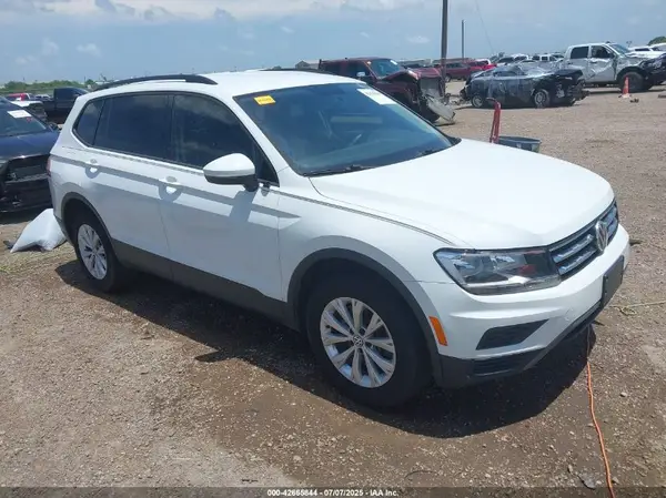 3VV1B7AX0LM170879 2020 VOLKSWAGEN TIGUAN - Image 1