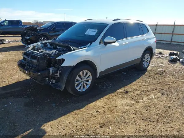 3VV1B7AX1JM011933 2018 VOLKSWAGEN TIGUAN - Image 2