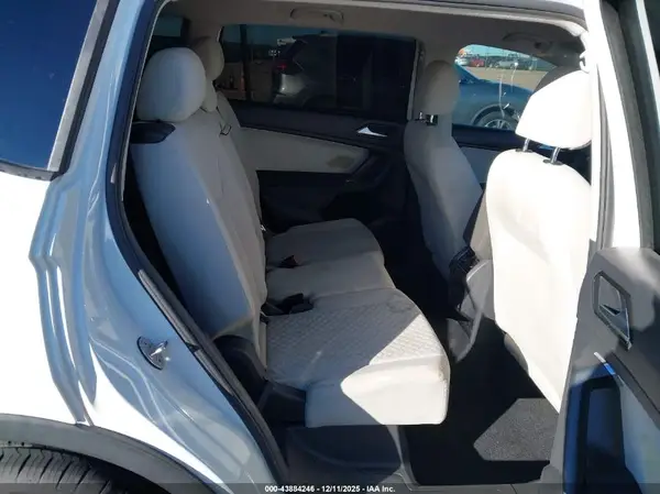 3VV1B7AX1JM011933 2018 VOLKSWAGEN TIGUAN - Image 8
