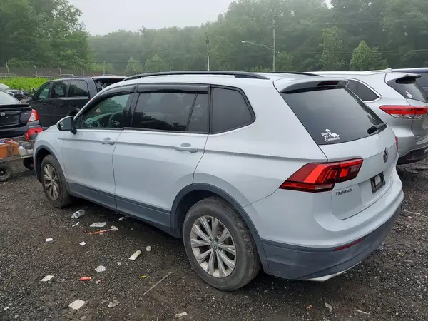 3VV1B7AX1JM015268 2018 VOLKSWAGEN TIGUAN - Image 2