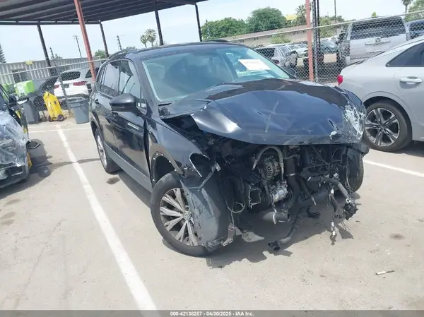 3VV1B7AX1JM016100 2018 VOLKSWAGEN TIGUAN - Image 1
