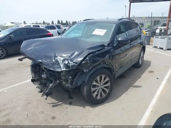 3VV1B7AX1JM016100 2018 VOLKSWAGEN TIGUAN - Image 2