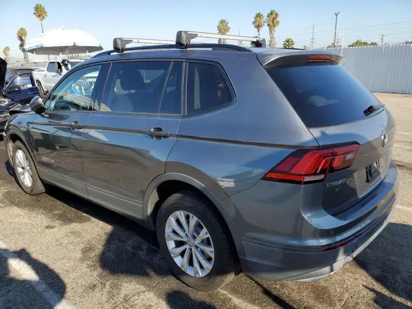 3VV1B7AX1JM031843 2018 VOLKSWAGEN TIGUAN - Image 2