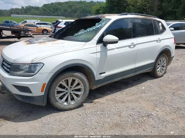 3VV1B7AX1JM057357 2018 VOLKSWAGEN TIGUAN - Image 2