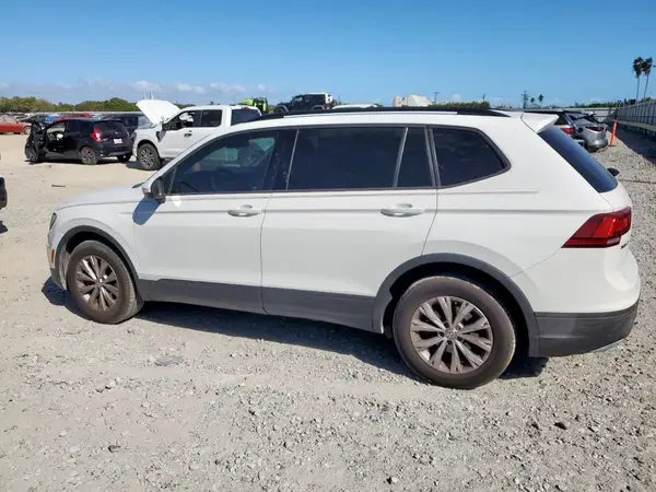 3VV1B7AX1JM071095 2018 VOLKSWAGEN TIGUAN - Image 2