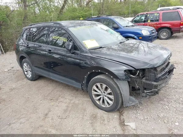 3VV1B7AX1JM076071 2018 VOLKSWAGEN TIGUAN - Image 1