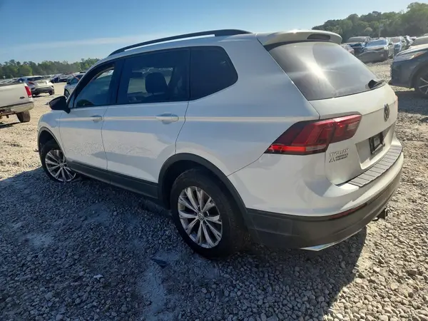 3VV1B7AX1JM078953 2018 VOLKSWAGEN TIGUAN - Image 2