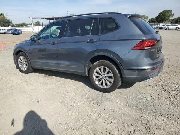 3VV1B7AX1JM079911 2018 VOLKSWAGEN TIGUAN - Image 2