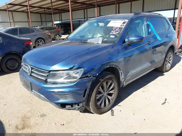 3VV1B7AX1JM087829 2018 VOLKSWAGEN TIGUAN - Image 2