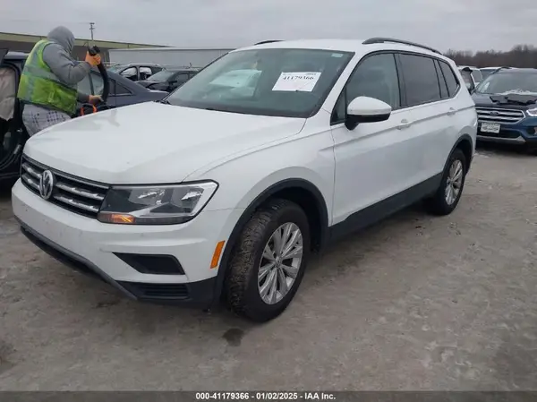 3VV1B7AX1JM088107 2018 VOLKSWAGEN TIGUAN - Image 2