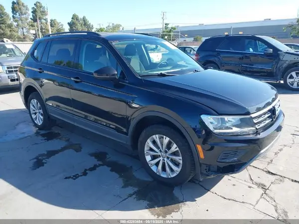 3VV1B7AX1JM091928 2018 VOLKSWAGEN TIGUAN - Image 1