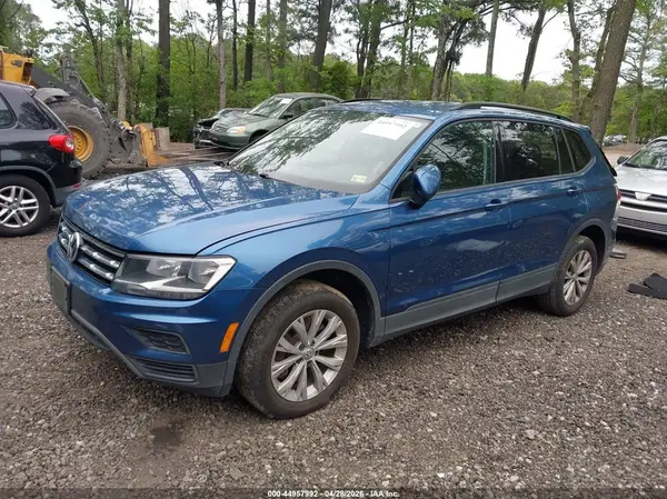 3VV1B7AX1JM098040 2018 VOLKSWAGEN TIGUAN - Image 2