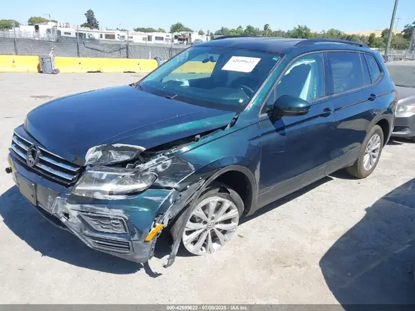 3VV1B7AX1JM165641 2018 VOLKSWAGEN TIGUAN - Image 2