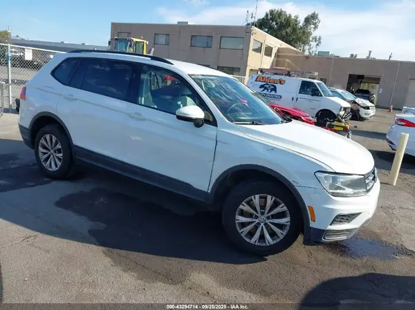 3VV1B7AX1JM198588 2018 VOLKSWAGEN TIGUAN - Image 1