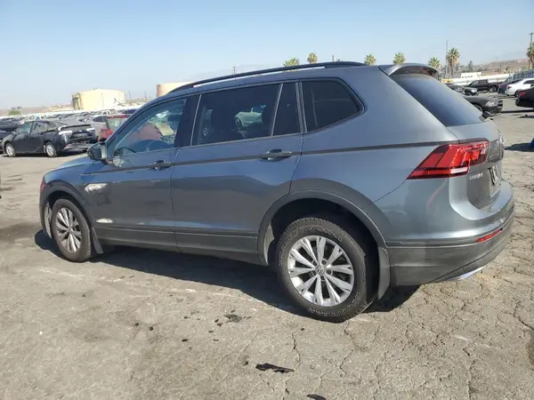 3VV1B7AX1KM057764 2019 VOLKSWAGEN TIGUAN - Image 2