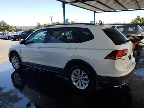 3VV1B7AX1LM062352 2020 VOLKSWAGEN TIGUAN - Image 2