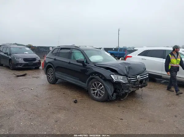 3VV1B7AX1MM003531 2021 VOLKSWAGEN TIGUAN - Image 1