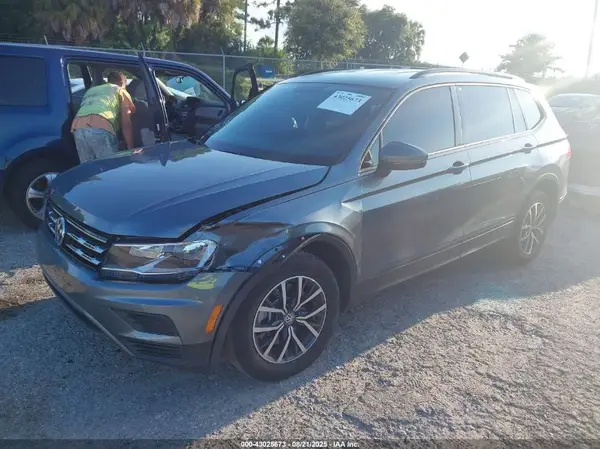 3VV1B7AX1MM045231 2021 VOLKSWAGEN TIGUAN - Image 2
