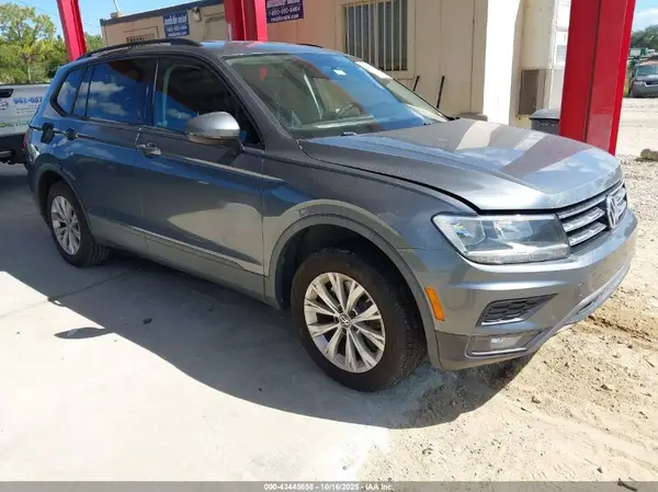 3VV1B7AX2JM009656 2018 VOLKSWAGEN TIGUAN - Image 1