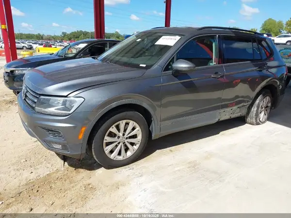 3VV1B7AX2JM009656 2018 VOLKSWAGEN TIGUAN - Image 2